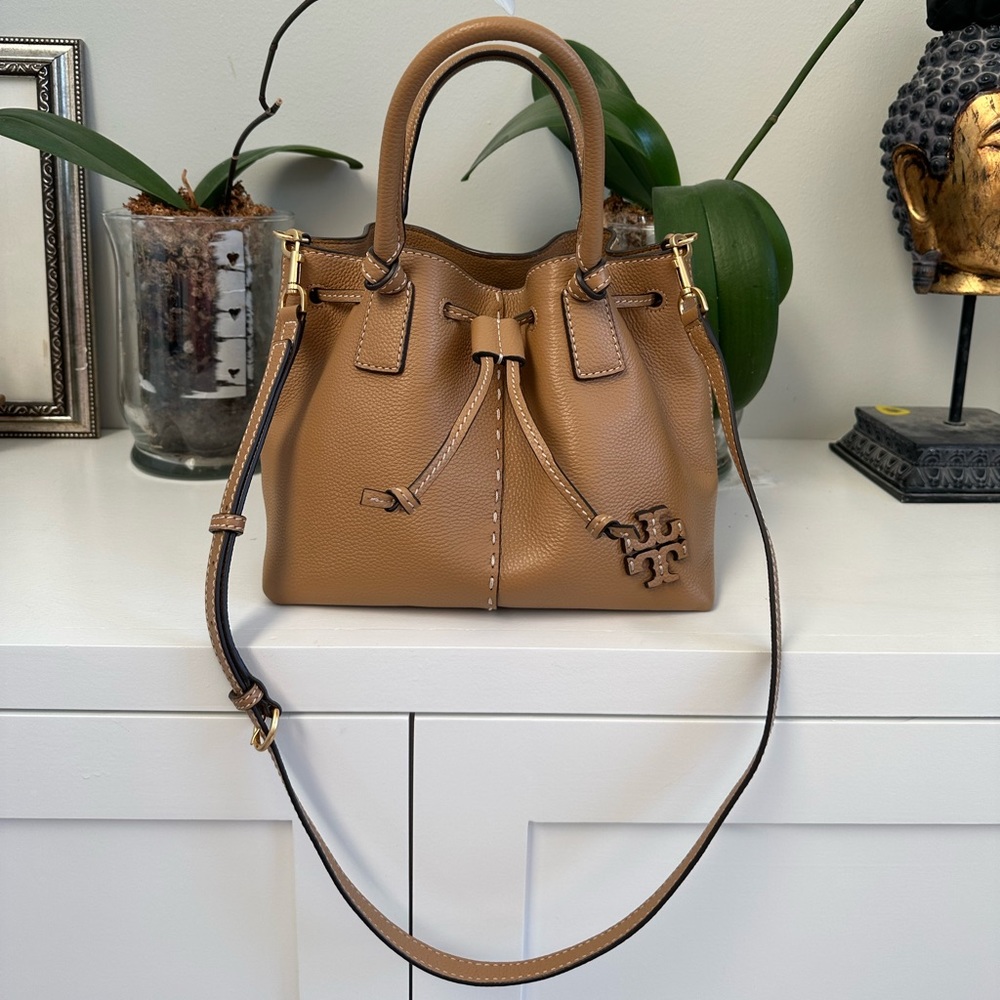 Tory Burch MrGraw small drawstring satchel in Tiramisu